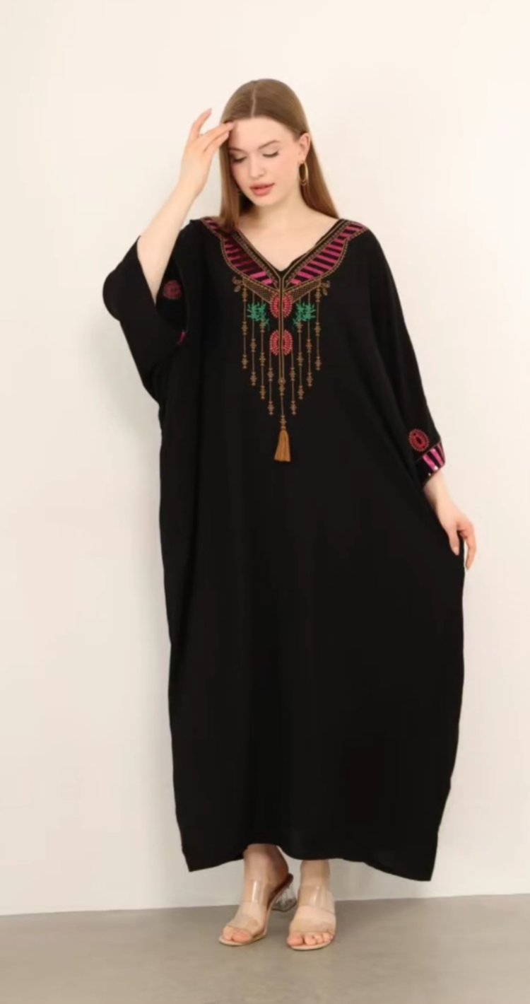 Pul Nakışlı Yarasa Kollu Elbise